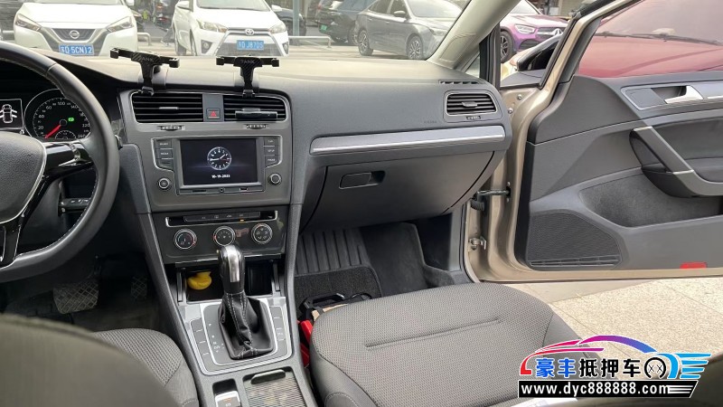 17年大众高尔夫轿车抵押车出售