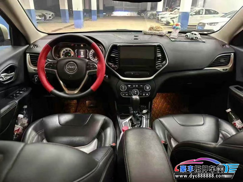 16年Jeep自由光轿车抵押车出售