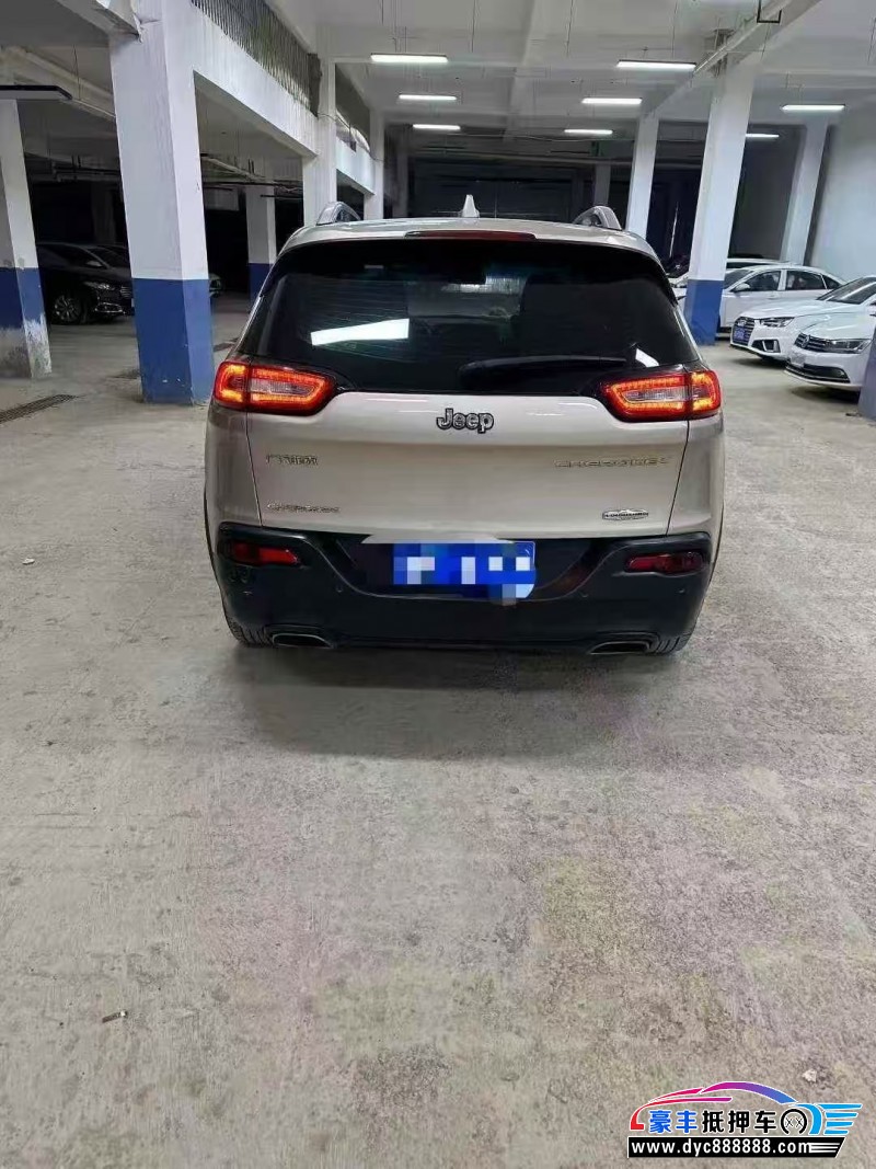 16年Jeep自由光轿车抵押车出售