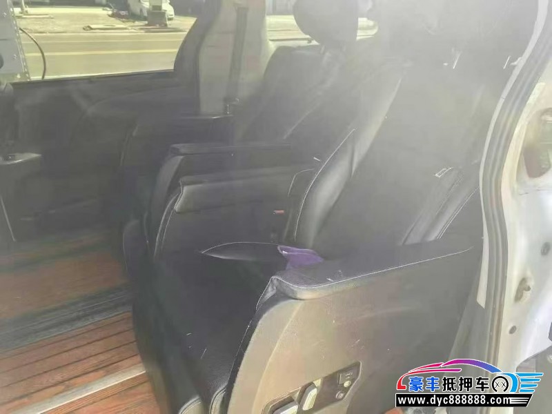 16年丰田塞纳轿车抵押车出售