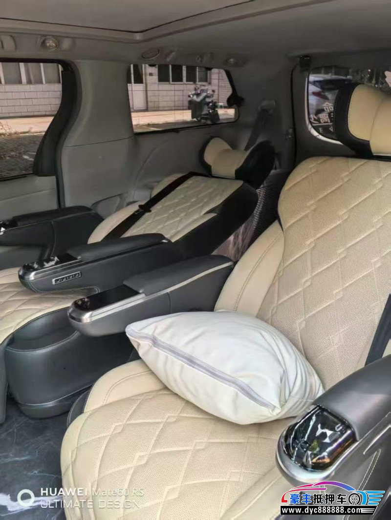 13年丰田塞纳轿车抵押车出售