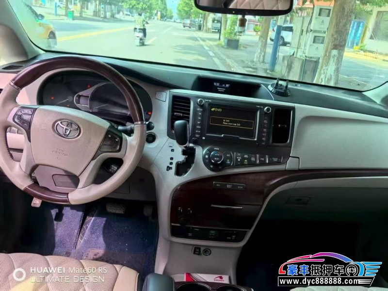 13年丰田塞纳轿车抵押车出售