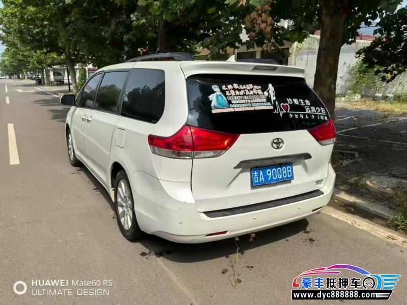 13年丰田塞纳轿车抵押车出售