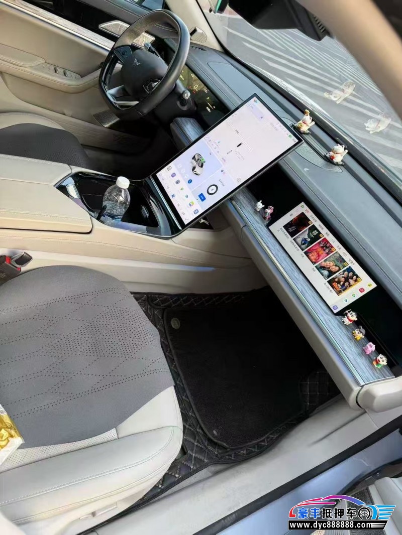 24年哪吒S轿车抵押车出售