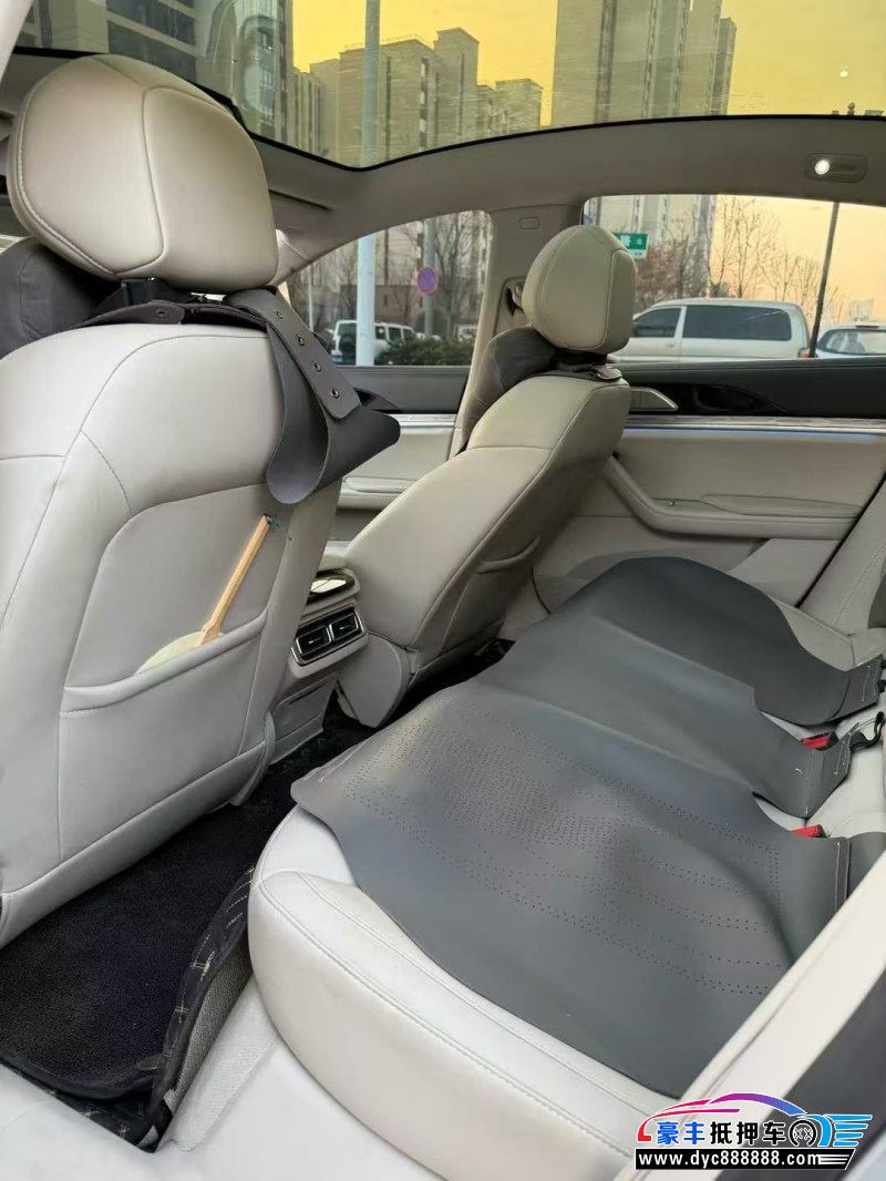 24年哪吒S轿车抵押车出售