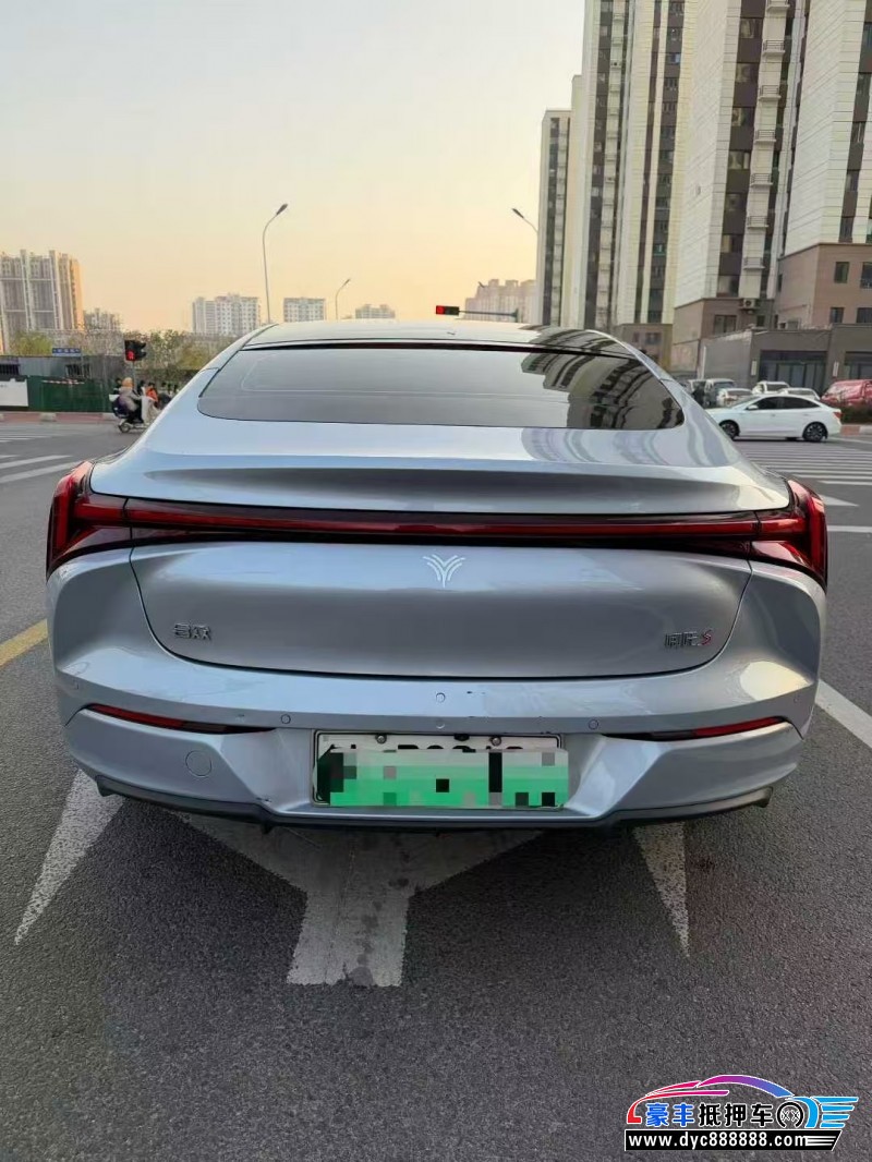 24年哪吒S轿车抵押车出售