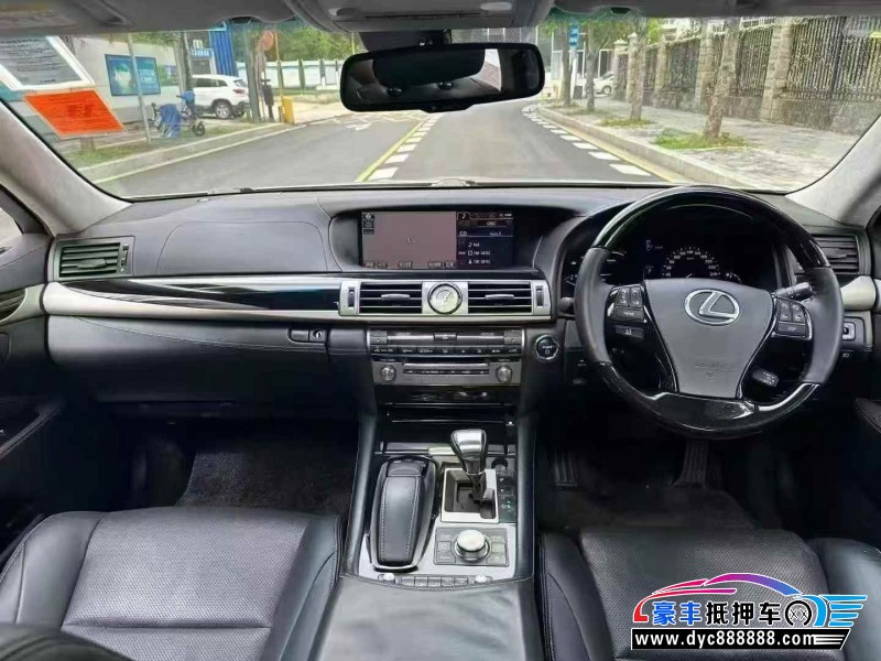 16年雷克萨斯LS轿车抵押车出售