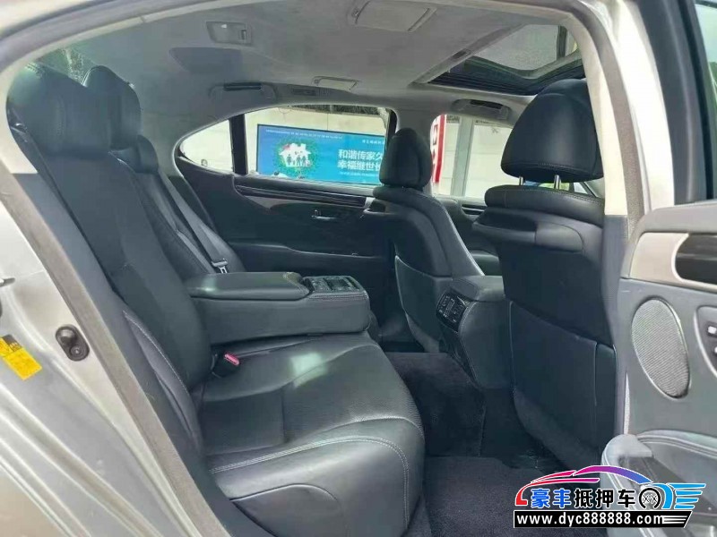 16年雷克萨斯LS轿车抵押车出售