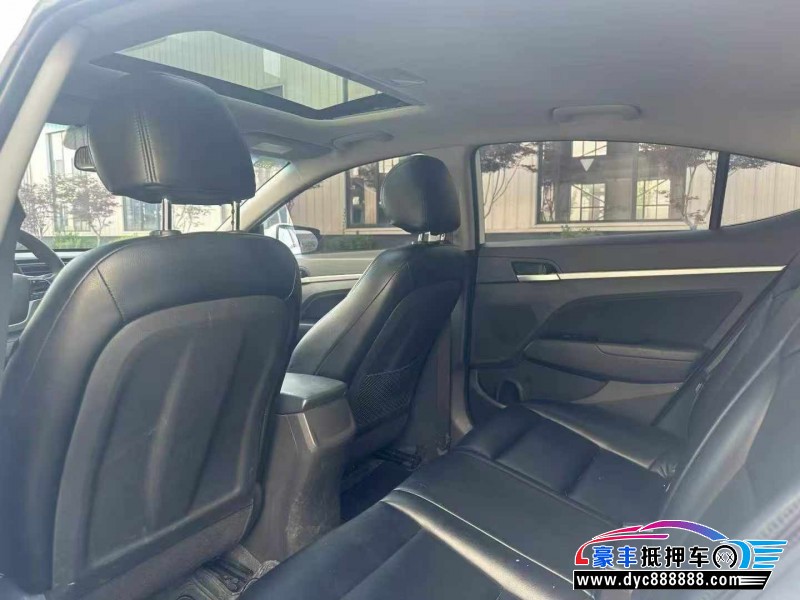 17年现代领动轿车抵押车出售