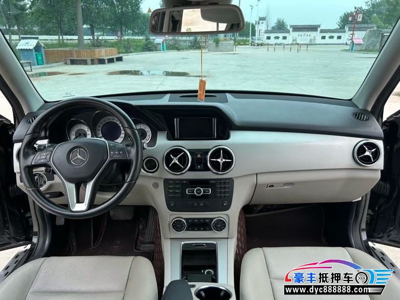 13年奔驰GLK轿车抵押车出售