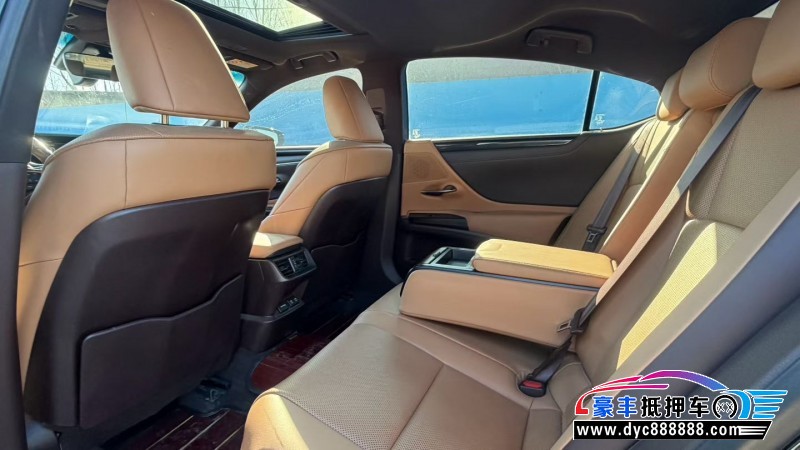 21年雷克萨斯ES轿车抵押车出售