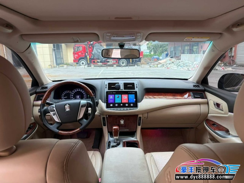 14年丰田皇冠轿车抵押车出售