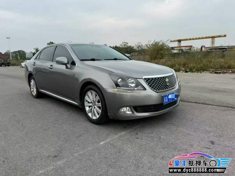 12年丰田皇冠轿车抵押车出售