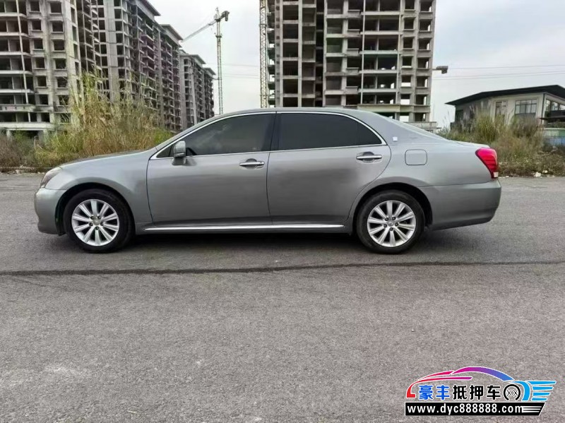 12年丰田皇冠轿车抵押车出售