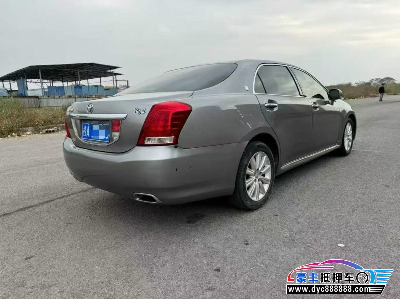 12年丰田皇冠轿车抵押车出售