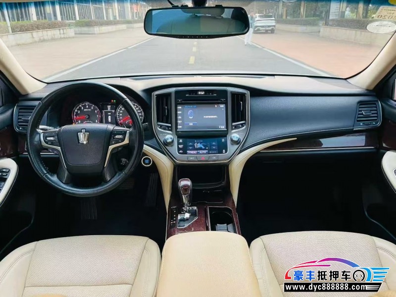 18年丰田皇冠轿车抵押车出售