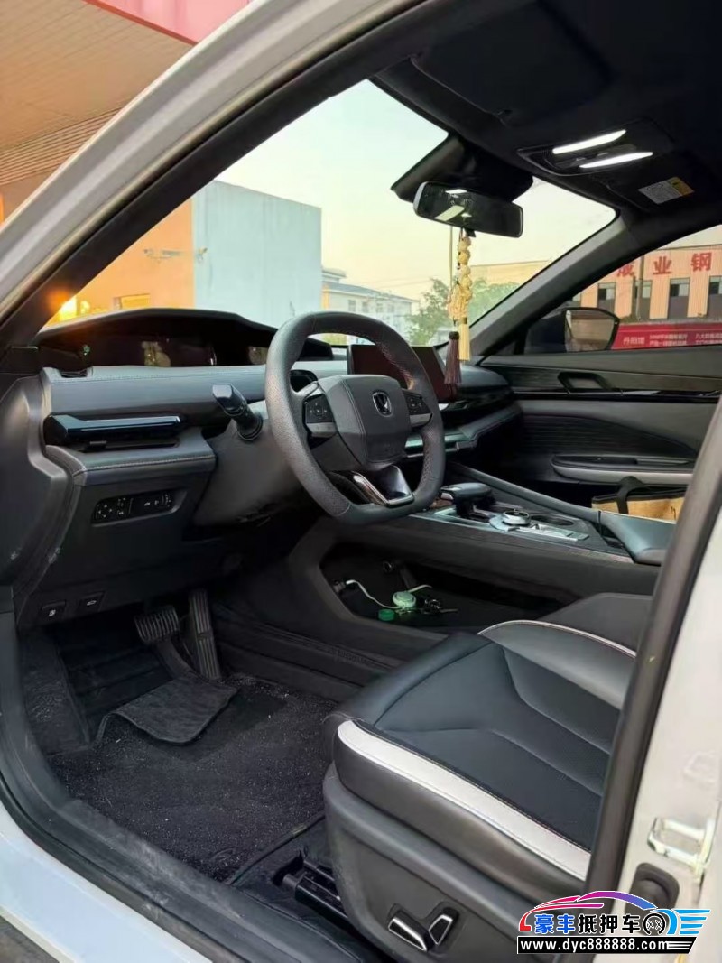 24年长安长安UNI轿车抵押车出售