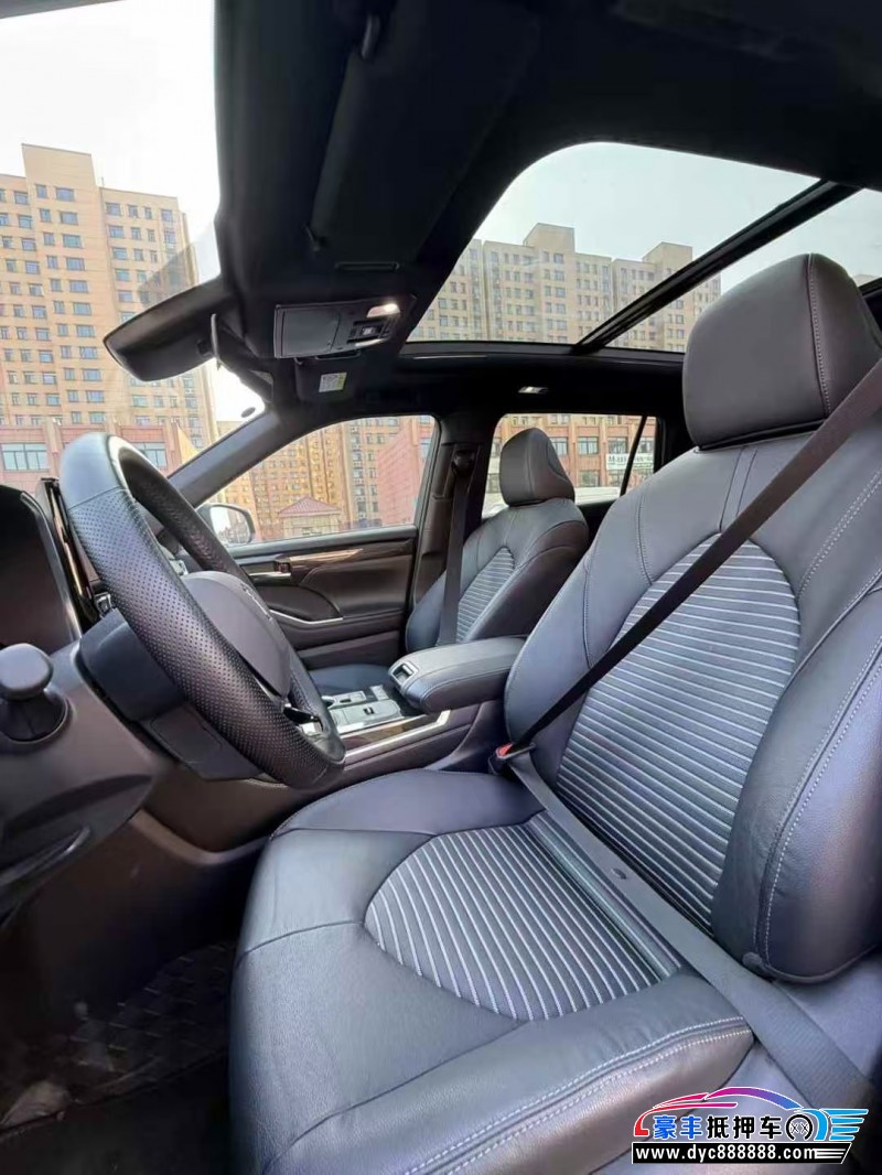 24年丰田皇冠轿车抵押车出售