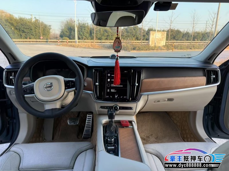 16年沃尔沃S90轿车抵押车出售