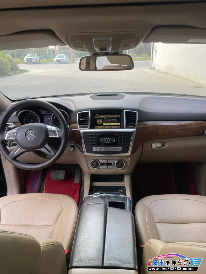 12年奔驰ML轿车抵押车出售