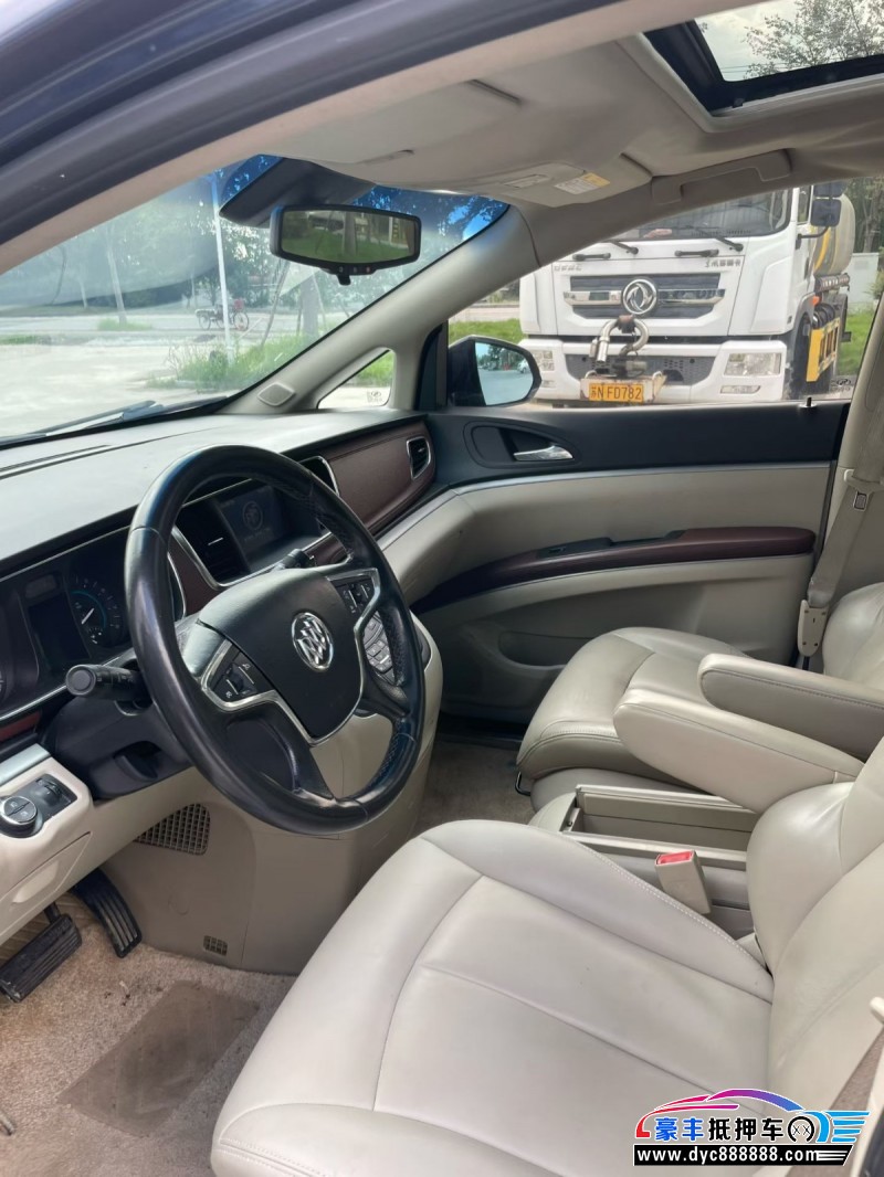 15年别克GL8轿车抵押车出售