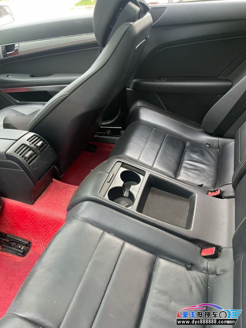 13年奔驰E轿车抵押车出售