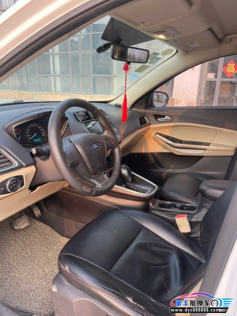 17年福特福睿斯轿车抵押车出售