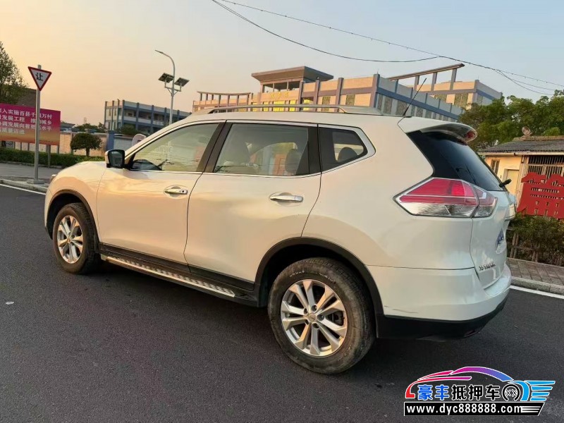 17年日产奇骏轿车抵押车出售