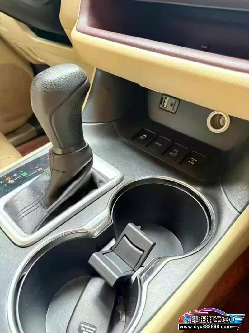 18年丰田汉兰达轿车抵押车出售