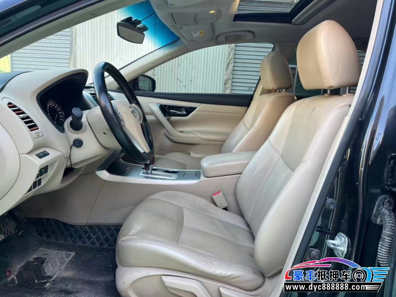 17年日产天籁轿车抵押车出售