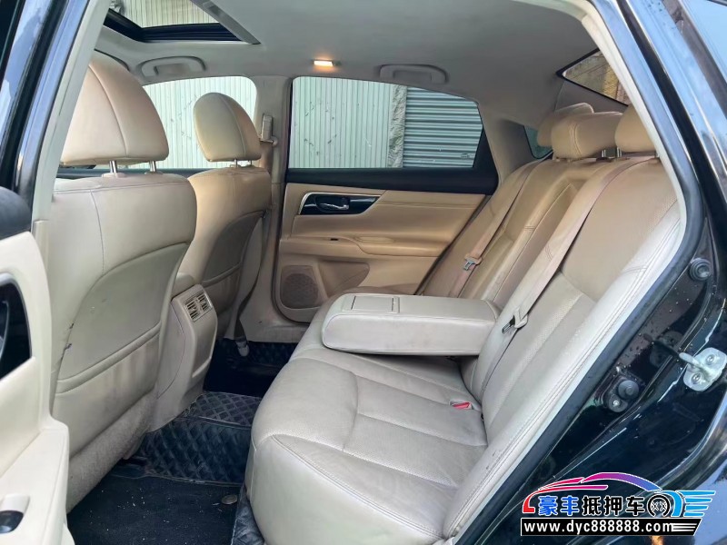 17年日产天籁轿车抵押车出售