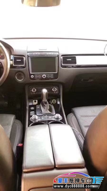 18年大众途锐轿车抵押车出售