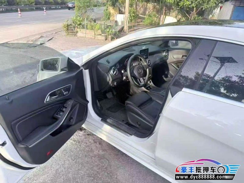 16年奔驰CLA轿车抵押车出售