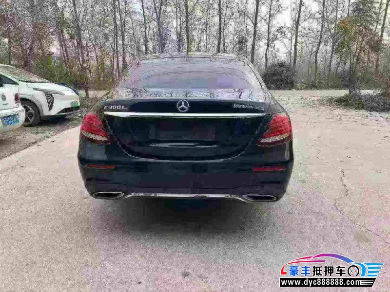 17年奔驰E轿车抵押车出售