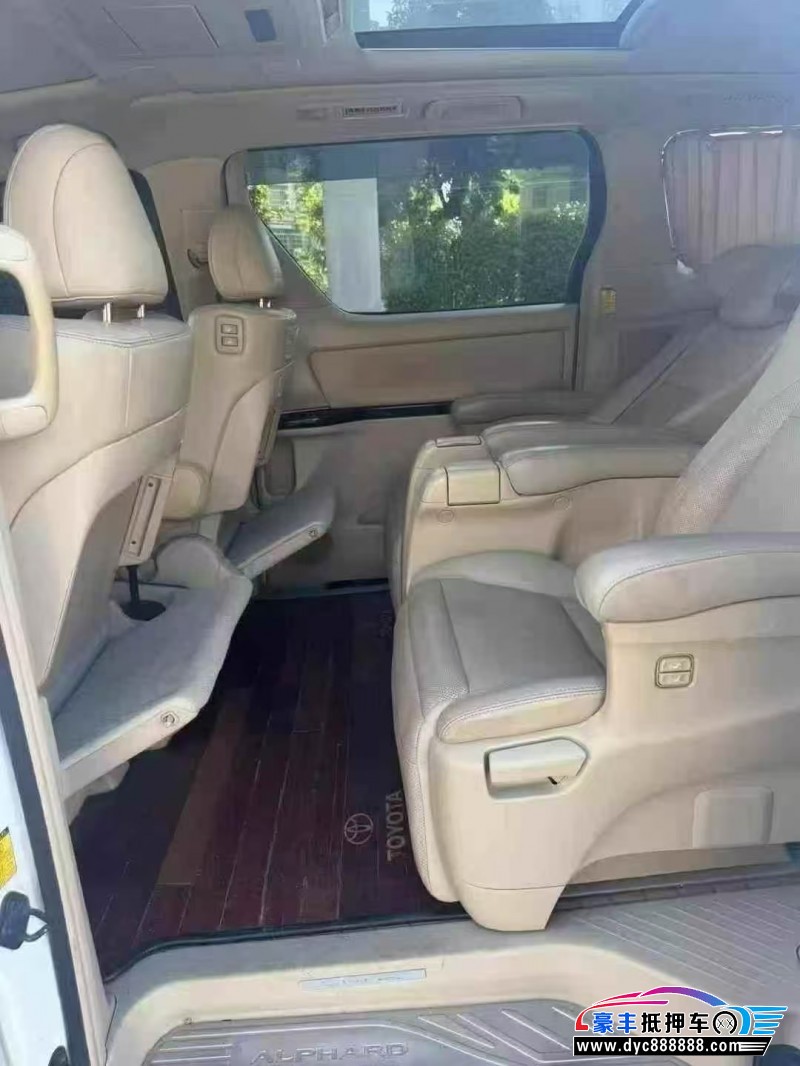 12年丰田埃尔法轿车抵押车出售