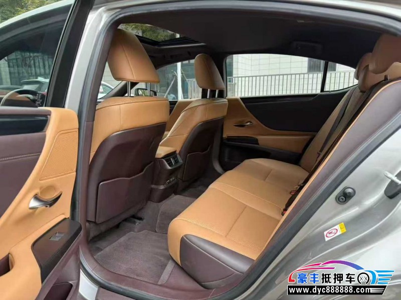 19年雷克萨斯ES轿车抵押车出售