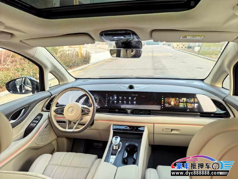 25年岚图梦想家轿车抵押车出售