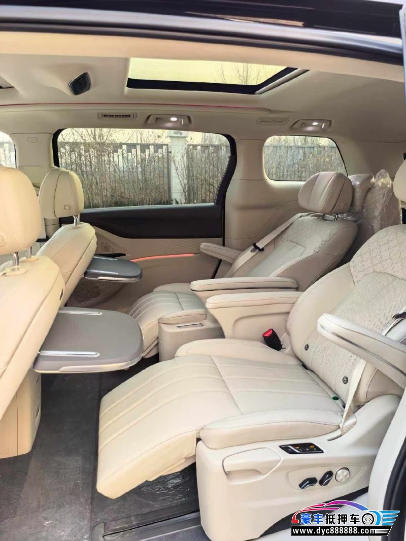 25年岚图梦想家轿车抵押车出售