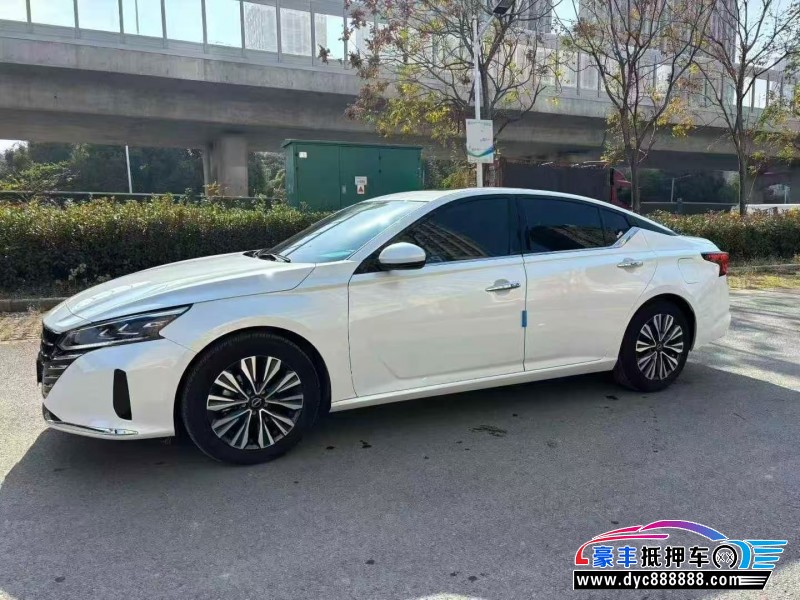 25年日产天籁轿车抵押车出售