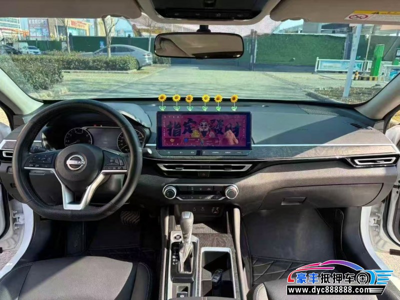 25年日产天籁轿车抵押车出售