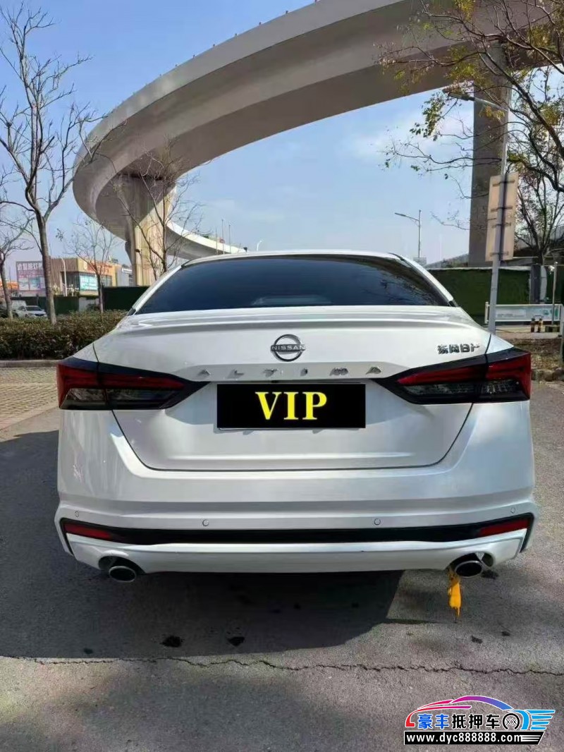 25年日产天籁轿车抵押车出售