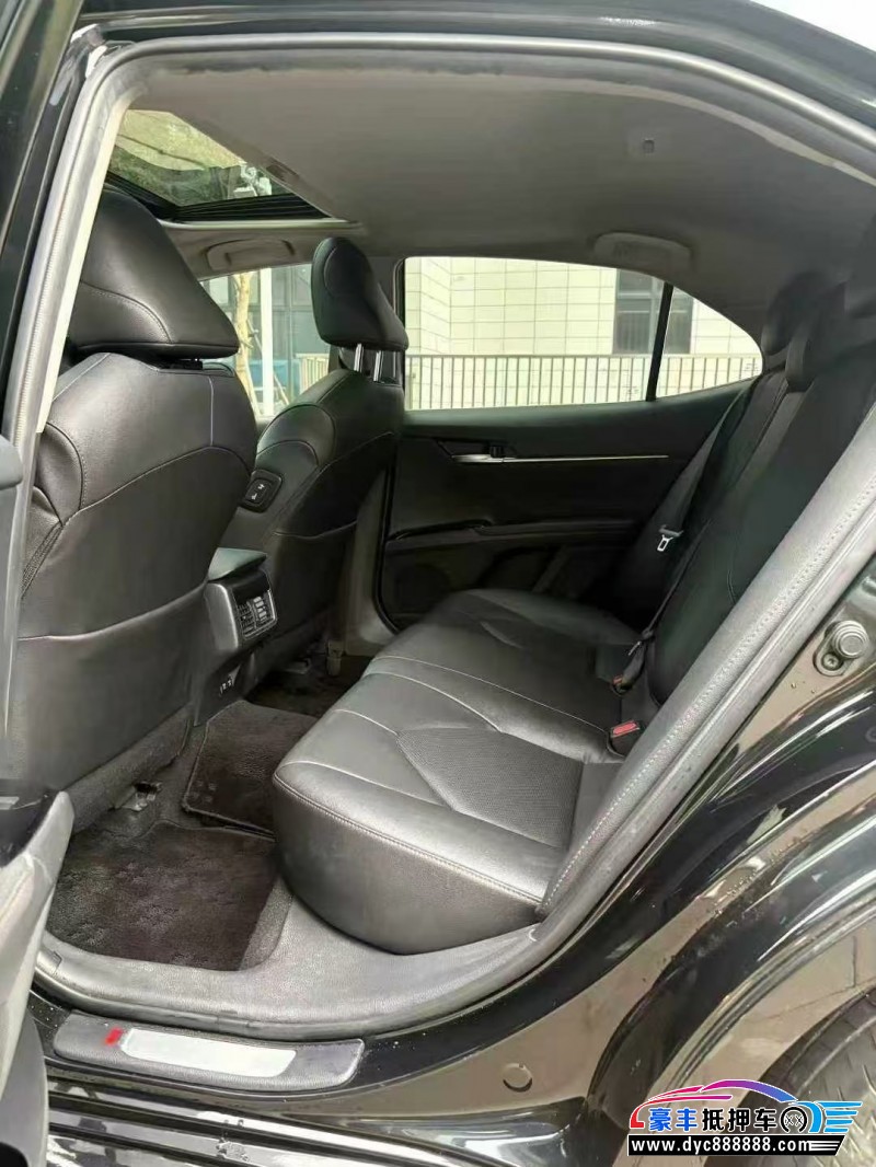 22年丰田凯美瑞轿车抵押车出售