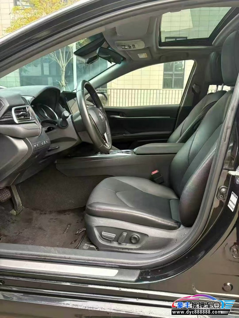 22年丰田凯美瑞轿车抵押车出售