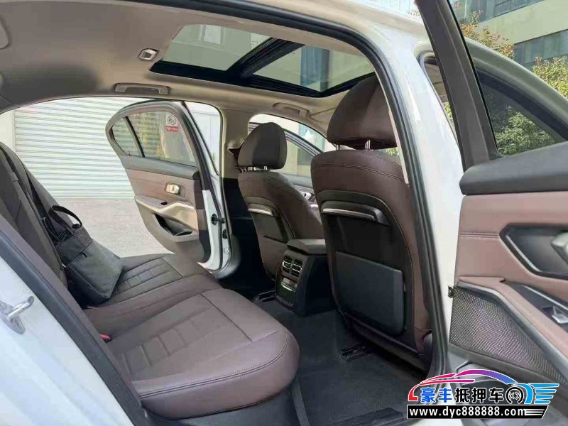 21年宝马3系轿车抵押车出售