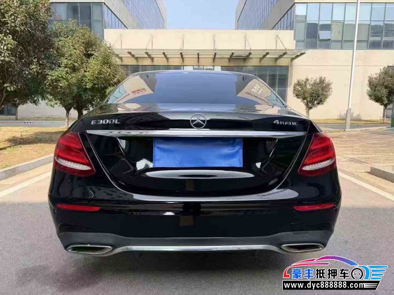 17年奔驰E轿车抵押车出售