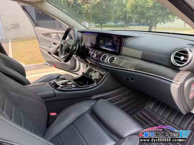 17年奔驰E轿车抵押车出售