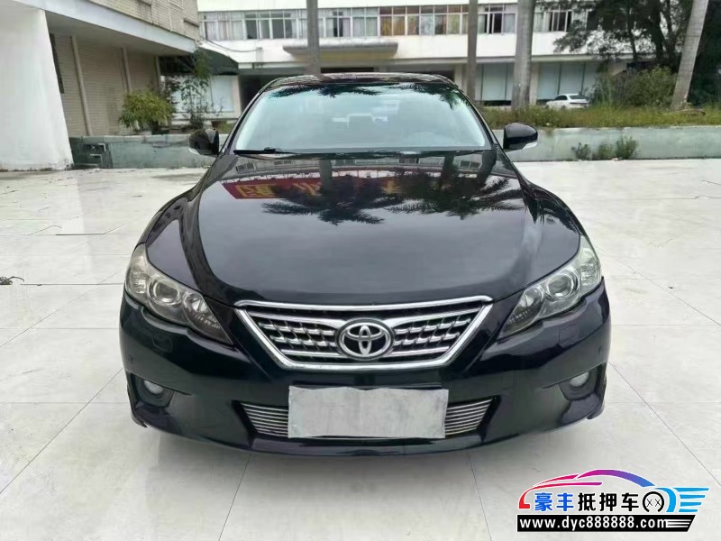 抵押车出售13年丰田锐志轿车