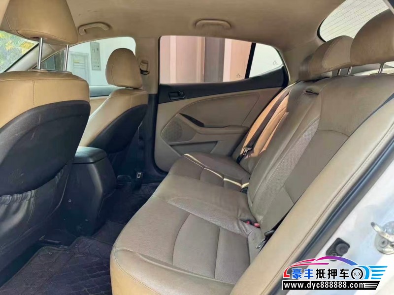 17年起亚K5轿车抵押车出售