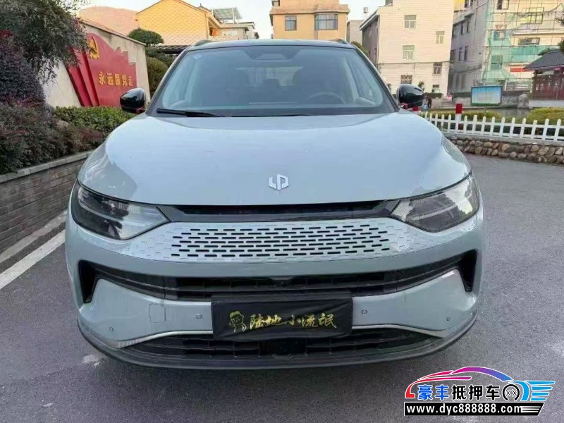 抵押车出售25年零跑C11轿车