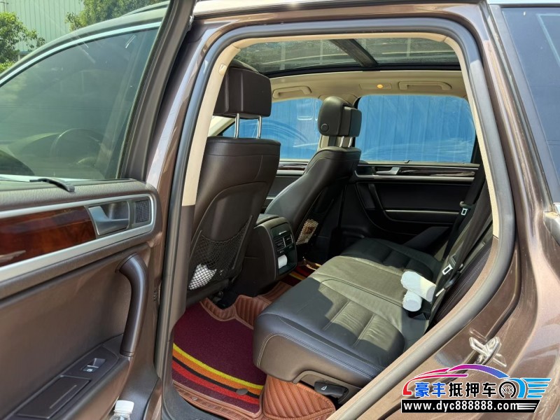 15年大众途锐轿车抵押车出售